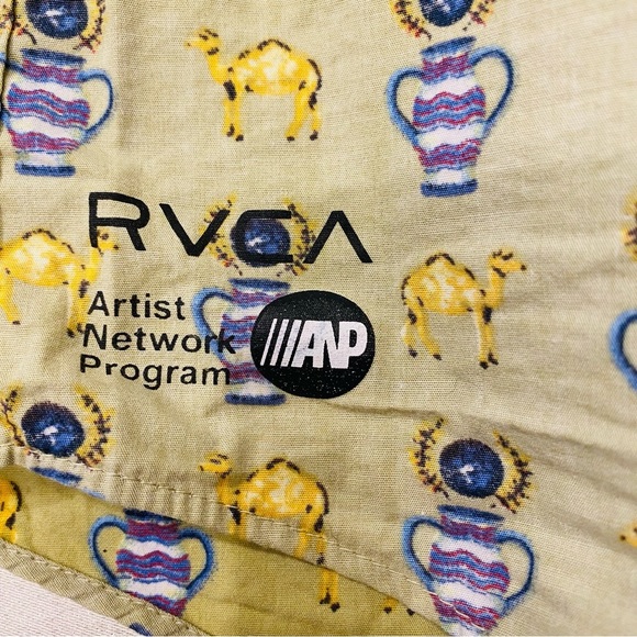 RVCA Camels & Urns Yellow Purple Short Sleeve Button Down Men’s Slim Large.    C - Picture 6 of 9